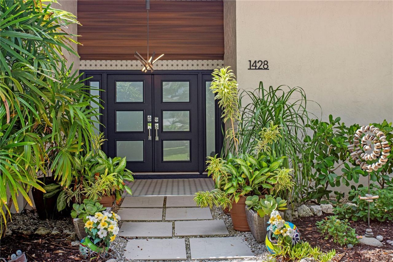 1428 Pine Bay Drive, Sarasota, FL 34231 Photo