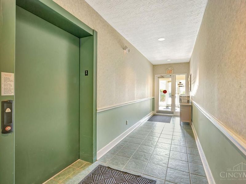 4921 N Arbor Woods Court, Unit 202, Green Township, OH 45248 Photo 5