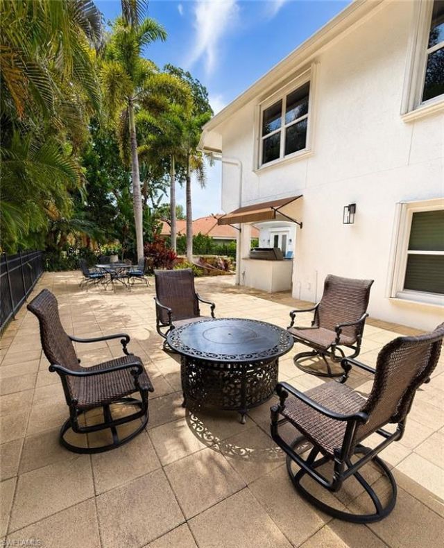 2056 Mission Dr, Naples, FL 34109 Photo