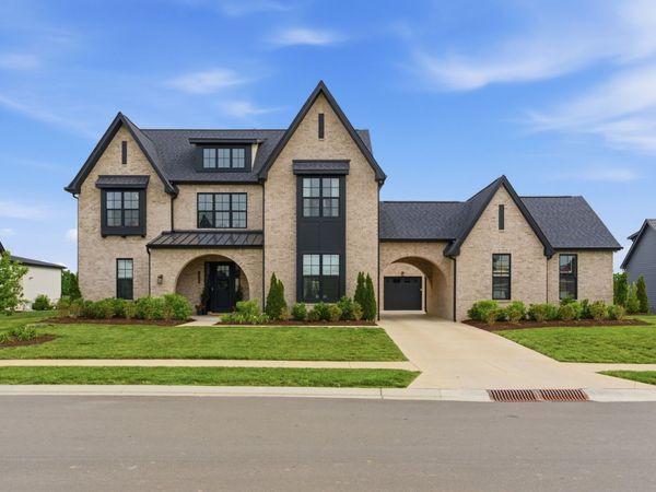 7060 Lampkins Crossing Dr, College Grove, TN 37046