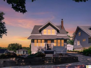 2834 S 33rd Street, Omaha, NE 68105