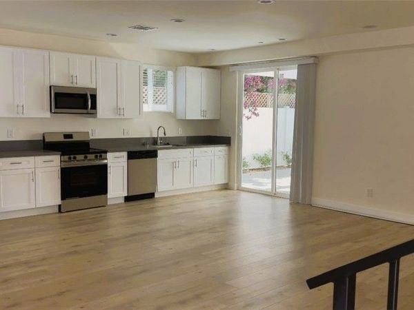 6851 N De Celis Place, Van Nuys, CA 91406
