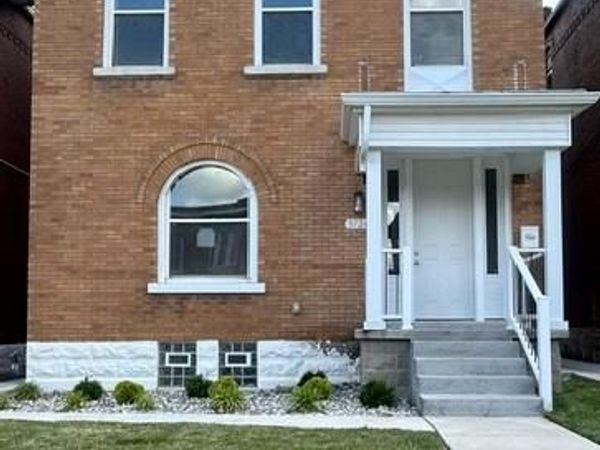 3724 Palm Street, St Louis, MO 63107