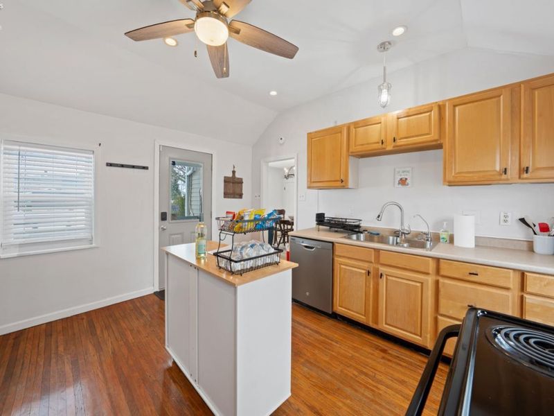 302 W 2nd Street, Port Clinton, OH 43452 Photo 16