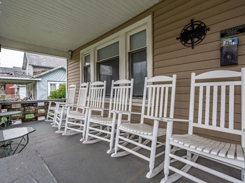 302 W 2nd Street, Port Clinton, OH 43452 Photo 2