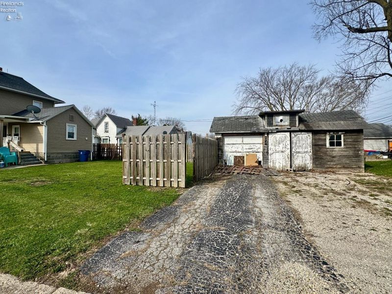 302 W 2nd Street, Port Clinton, OH 43452 Photo 38