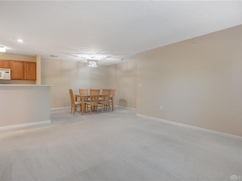 1721 Waterstone Boulevard, Unit 207, Washington Township, OH 45342 Photo 4