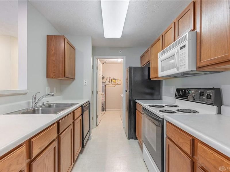 1721 Waterstone Boulevard, Unit 207, Washington Township, OH 45342 Photo 7