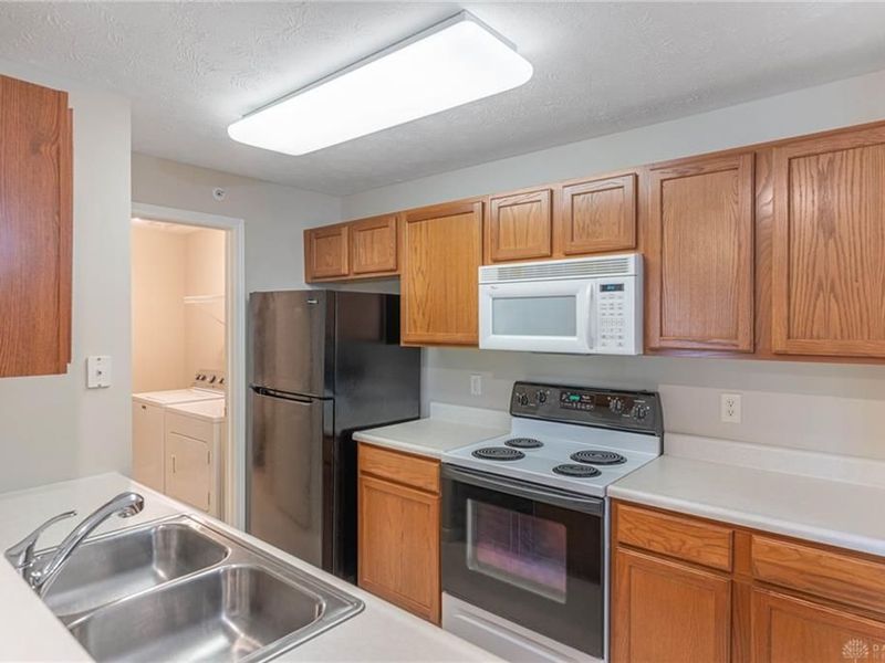 1721 Waterstone Boulevard, Unit 207, Washington Township, OH 45342 Photo 8