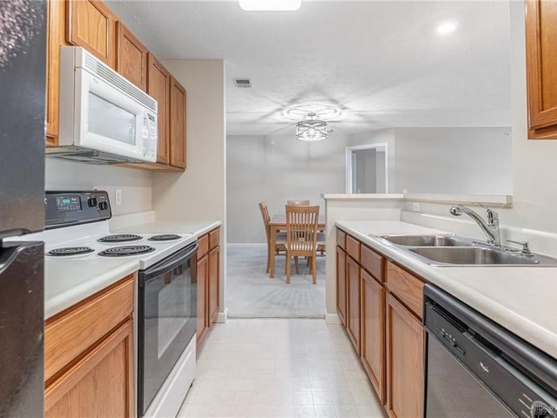 1721 Waterstone Boulevard, Unit 207, Washington Township, OH 45342 Photo 9