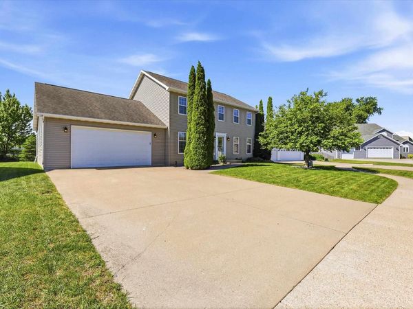 755 WEATHERSTONE DRIVE, Oshkosh, WI 54901