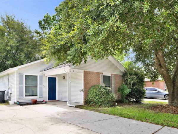 412 Oak Knoll Ln, Pensacola, FL 32506