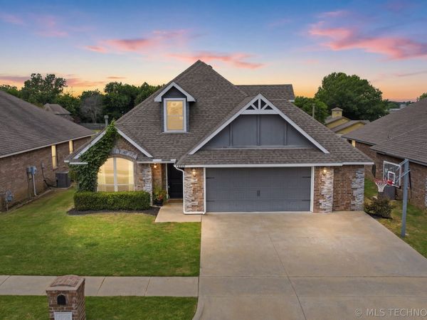 10716 Masters Circle, Jenks, OK 74037