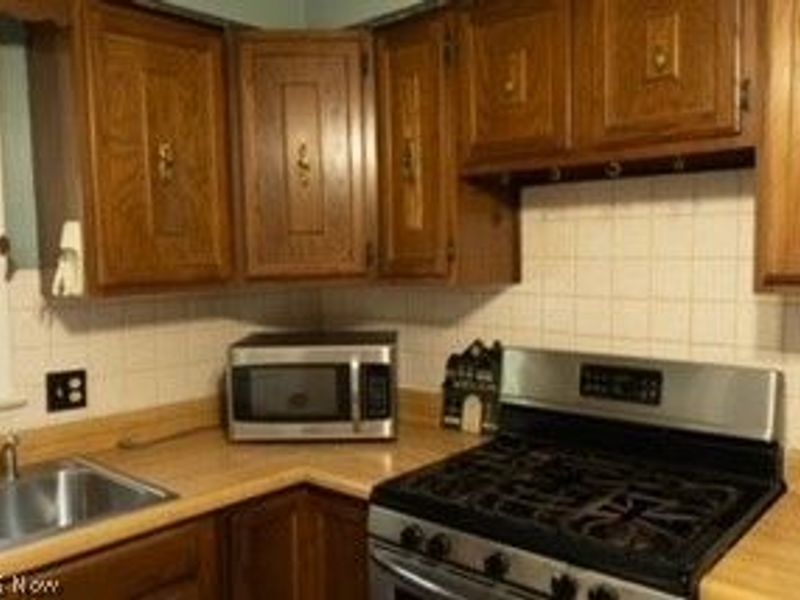 1176 Easton Drive, Akron, OH 44310 Photo 8