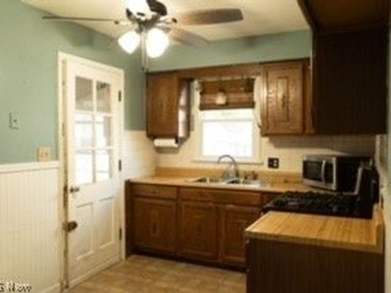 1176 Easton Drive, Akron, OH 44310 Photo 9