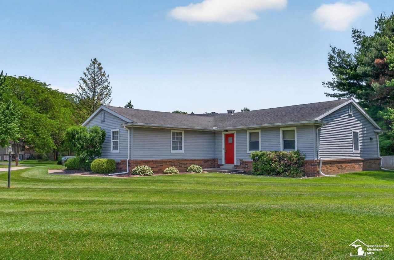 7576 Chapelview Court, Temperance, MI 48182 Main Photo