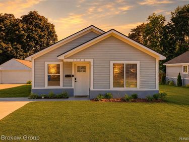 1104 LaSalle Avenue, Waterford Twp, MI 48328