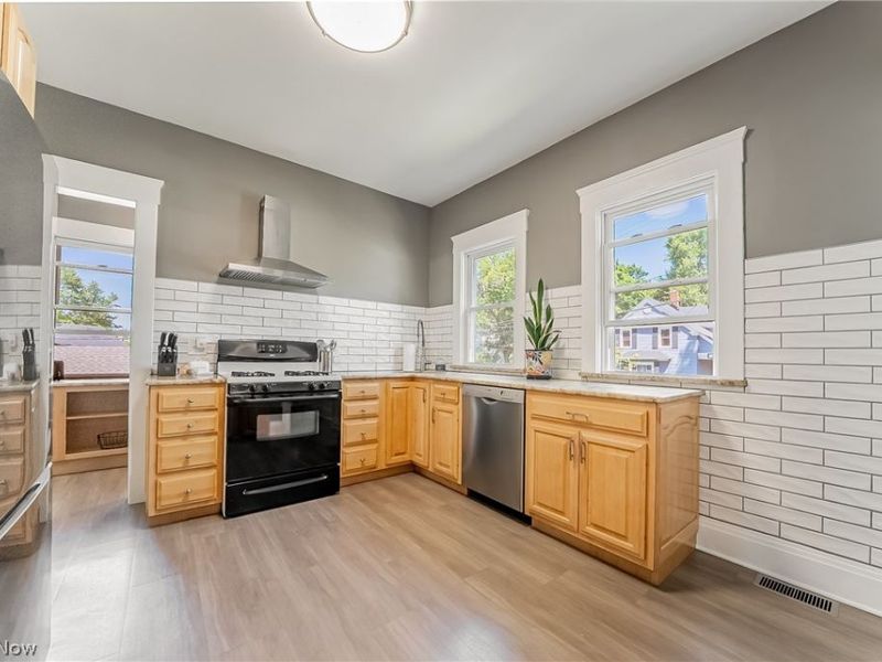 4220 W 36th Street, Cleveland, OH 44109 Photo 14