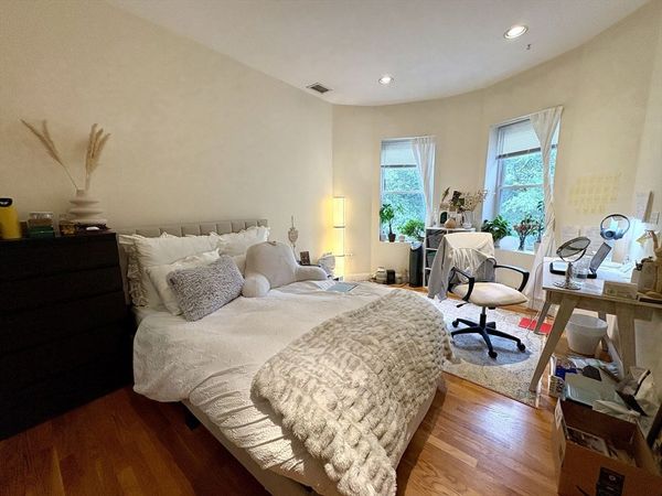 1801 Beacon St, Unit 4, Brookline, MA 02445