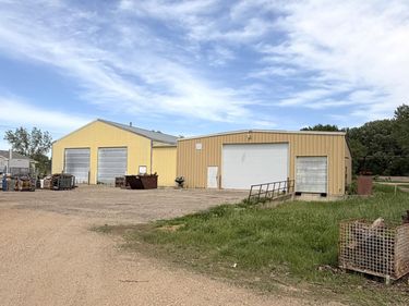 1915 1st Avenue , Windom, MN 56101