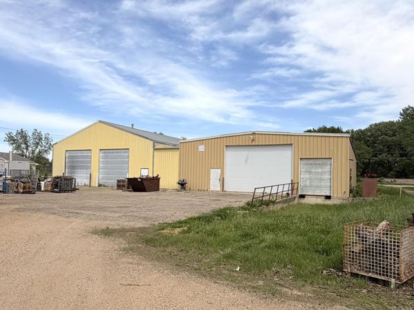 1915 1st Avenue , Windom, MN 56101