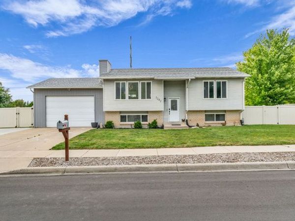 1282 S 875 W, Woods Cross, UT 84087