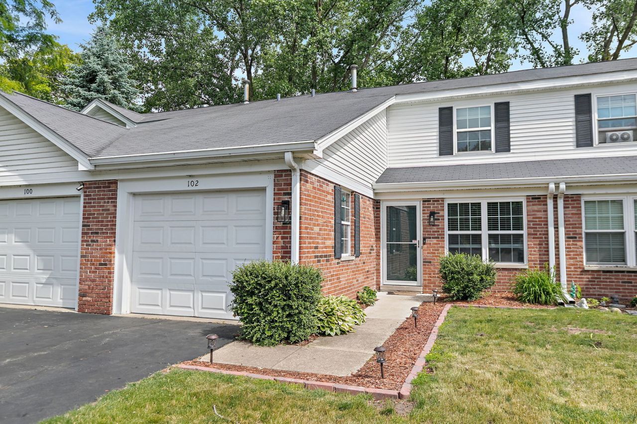 102 Pine Circle , Cary, IL 60013 Main Photo