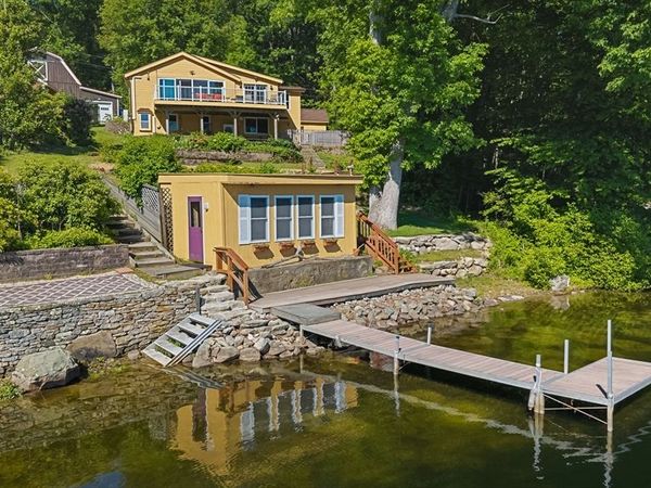 21 Carrier Lane, Sutton, MA 01590
