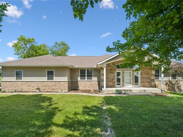 1253 Hillview Court NE, Swisher, IA 52338