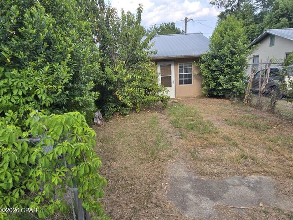 16895 Orange Street , Blountstown, FL 32424
