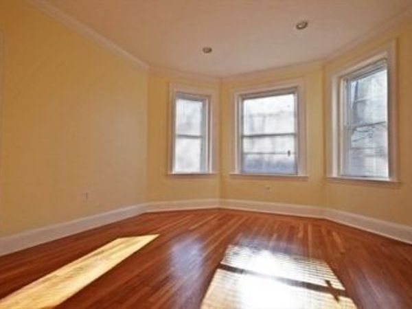 73 Thatcher St, Unit 302, Brookline, MA 02446