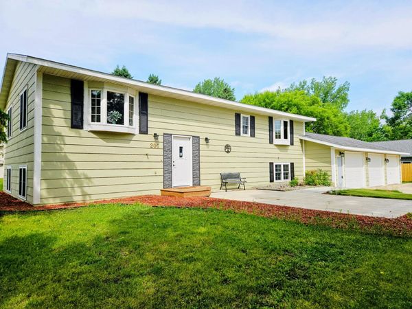 206 Pine Street SW, New London, MN 56273