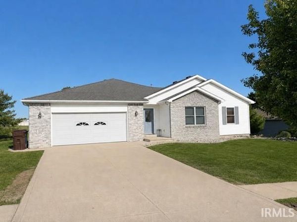 208 Broadmore Circle, Angola, IN 46703