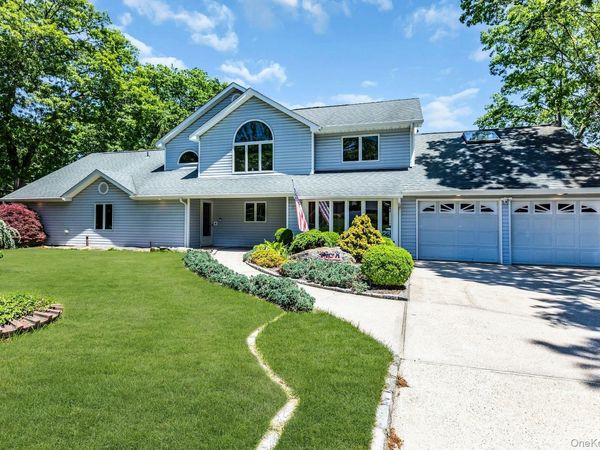 23 Campus Lane , Ronkonkoma, NY 11779