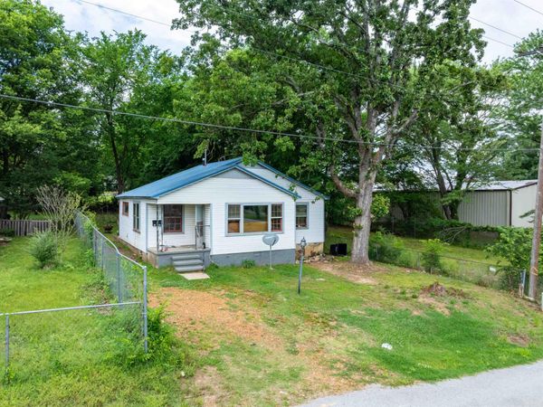 1525 Grays Avenue , Batesville, AR 72501