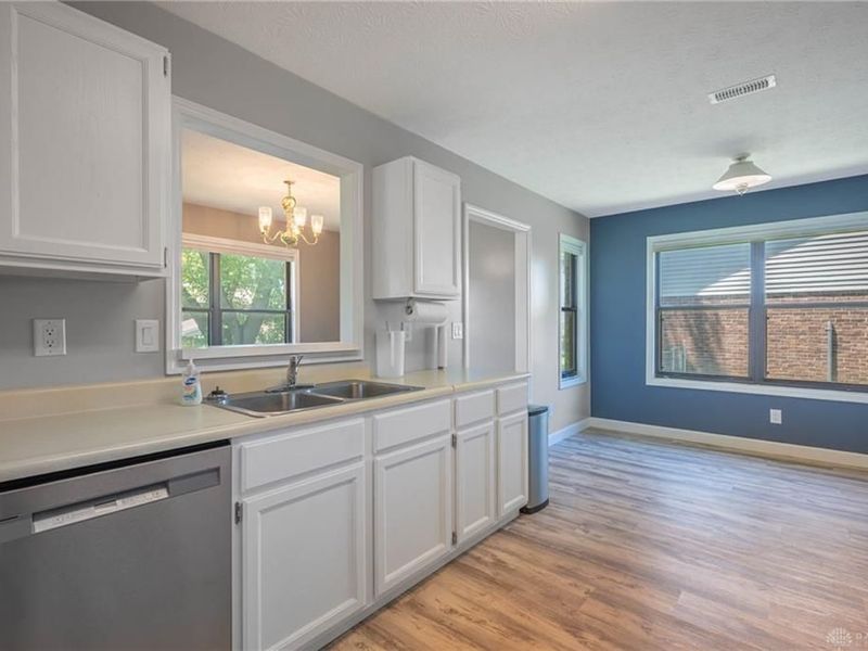 5704 Springgate Court, Huber Heights, OH 45424 Photo 12
