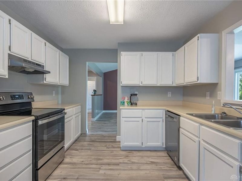 5704 Springgate Court, Huber Heights, OH 45424 Photo 9