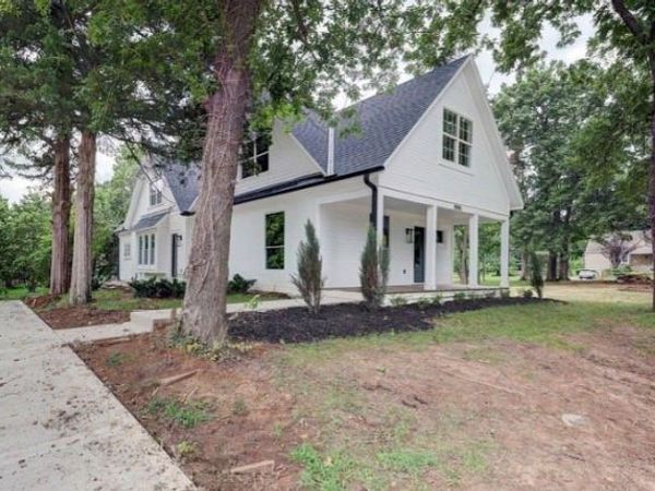 10015 Johnson Drive, Merriam, KS 66203