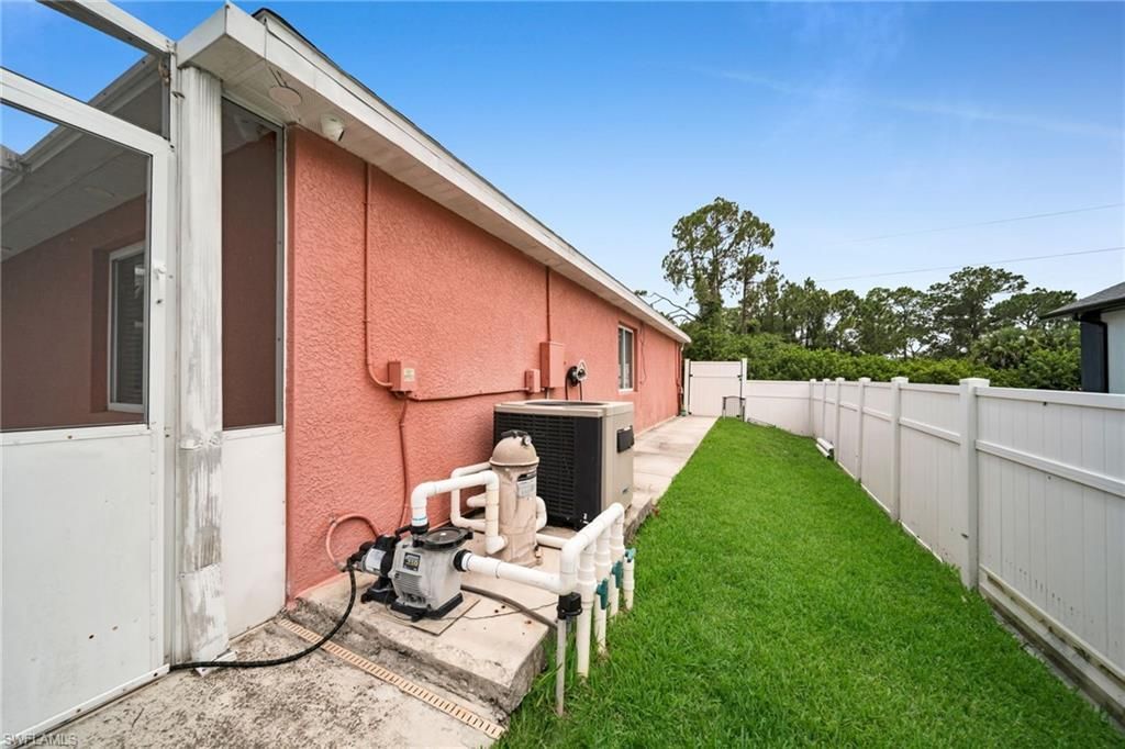 539 Summit Ave S, Lehigh Acres, FL 33974 Photo
