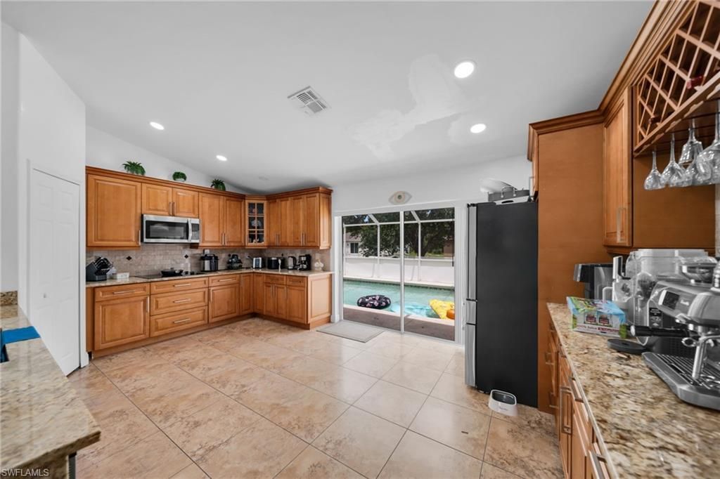 539 Summit Ave S, Lehigh Acres, FL 33974 Photo