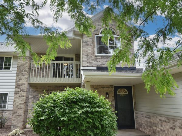 4950 W Maple Leaf Cir, Greenfield, WI 53220