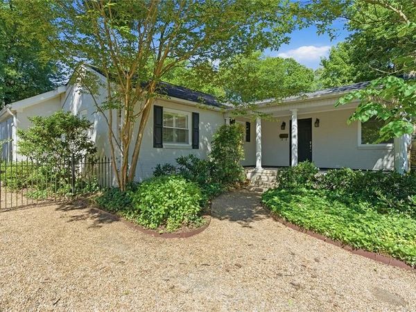 1920 Robinhood Road , Winston-Salem, NC 27104