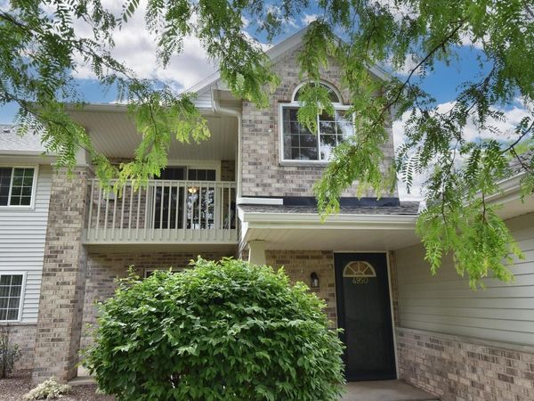 4950 W Maple Leaf CIRCLE, Greenfield, WI 53220