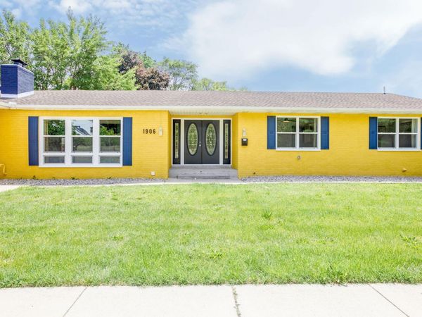 1906 Corby Boulevard, South Bend, IN 46617