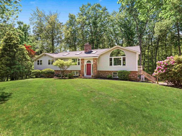 19 Wedgewood Drive, Londonderry, NH 03053