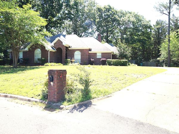 1903 Skylark Circle, Tupelo, MS 38801