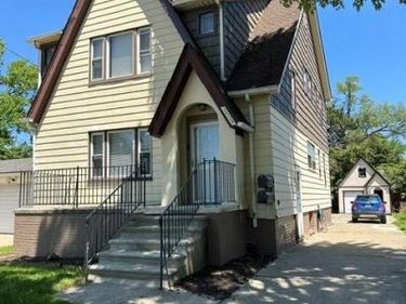 24320 Flower Ave, Eastpointe, MI 48021