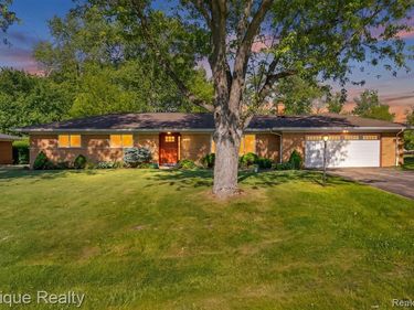 8052 Dungarvin Drive, Grand Blanc Twp, MI 48439