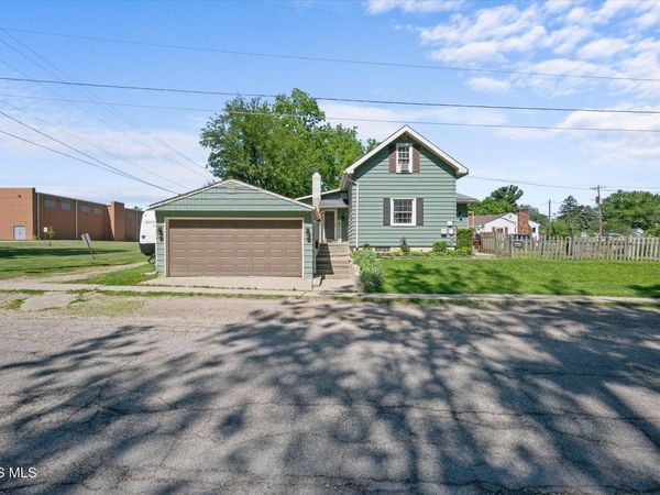 99 Elton's Parkway, Swanton, OH 43558