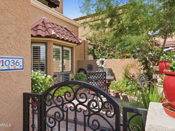 1036 E SHANGRI LA Road, Phoenix, AZ 85020